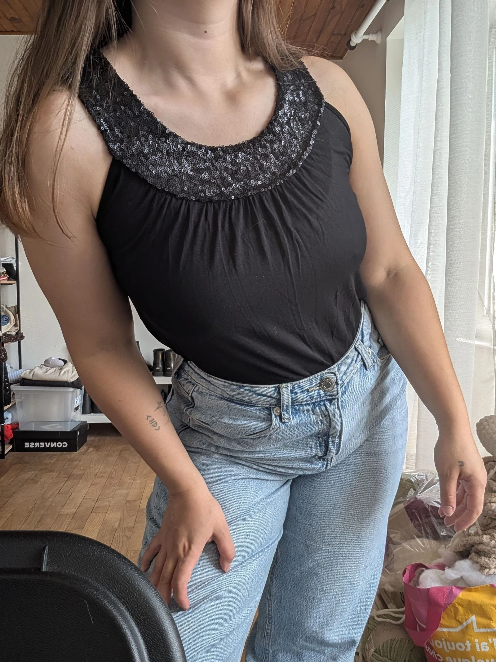Débardeur noir avec col à sequins – Taille XS– Très bon état ✨🖤